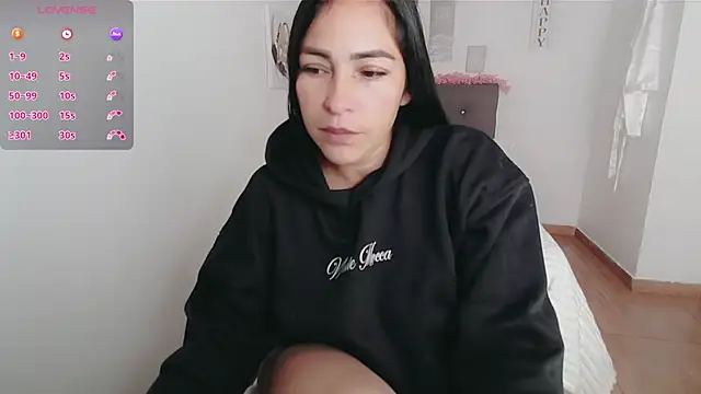 Snapshot of luna_lgomez_ chatting on 10/15/25, 12:05 luna lgomez  online show from 10/15/25, 12:05