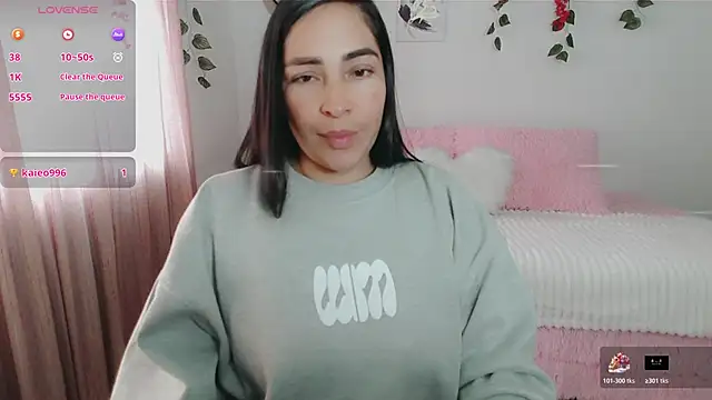 Snapshot of luna_lgomez_ chatting on 10/31/25, 02:07 luna lgomez  online show from 10/31/25, 02:07