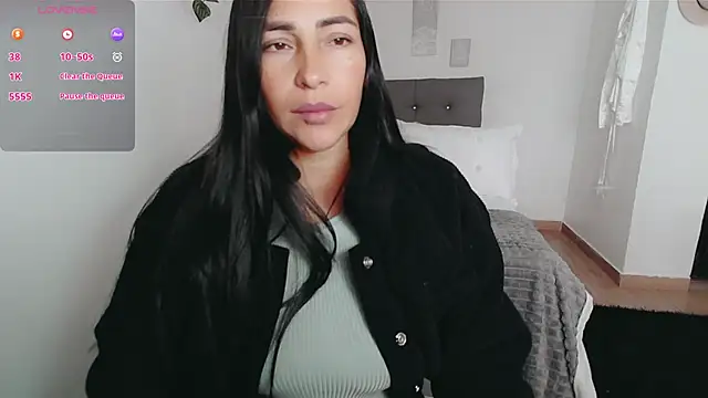 luna lgomez  online show from 11/26/25, 01:12