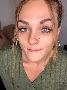 OCTAPUSSY2000 online show from 11/21/25, 11:20