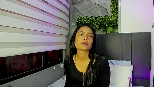 Fernanda liie  online show from 10/08/25, 12:25