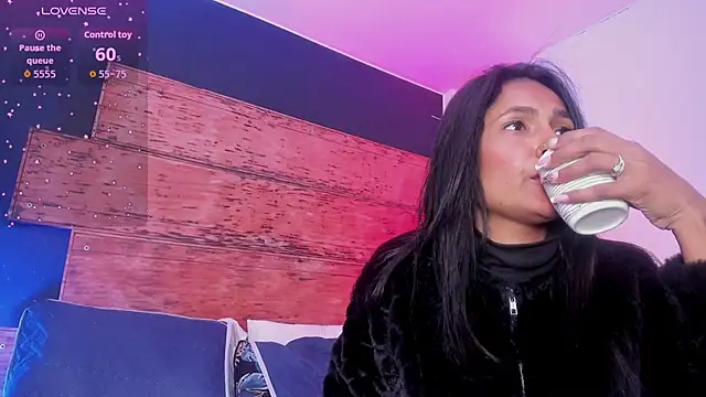 Fernanda liie  online show from 06/06/26, 01:05