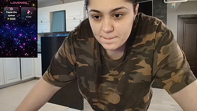 Snapshot of Layla- chatting on 12/17/24, 11:39 Layla- online show from 12/17/24, 11:39