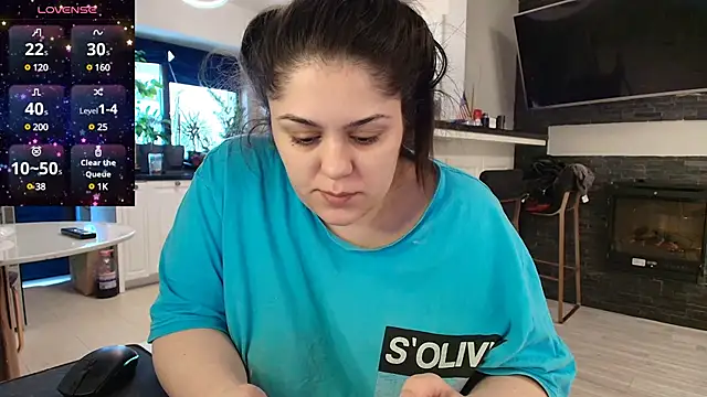 Snapshot of Layla- chatting on 02/11/25, 09:53 Layla- online show from 02/11/25, 09:53