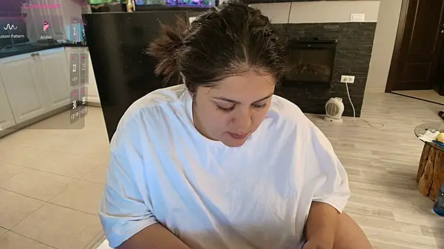 Snapshot of Layla- chatting on 10/01/25, 10:43 Layla- online show from 10/01/25, 10:43