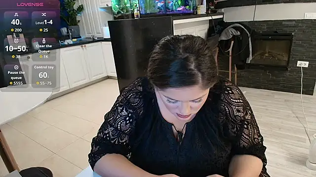 Snapshot of Layla- chatting on 10/05/25, 09:24 Layla- online show from 10/05/25, 09:24