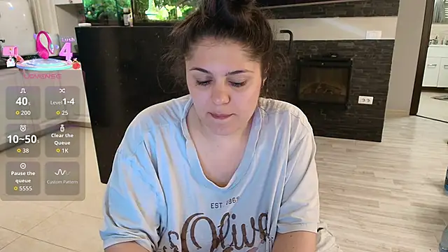 Layla- online show from 04/26/26, 10:24