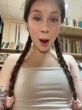 Snapshot of melicious_ chatting on 02/04/26, 05:35 melicious online show from 02/04/26, 05:35