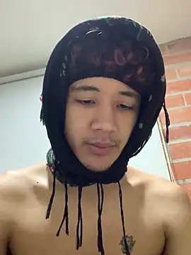 Snapshot of chillcol chatting on 03/17/25, 10:38 chillcol online show from 03/17/25, 10:38