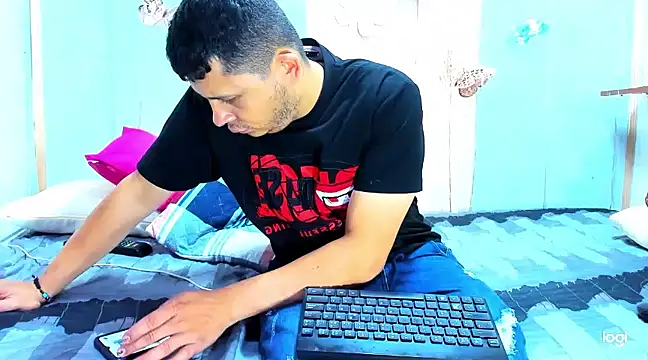 Emilianoveryhot online show from 03/19/25, 04:14