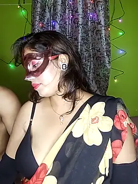 Snapshot of Exotic_couple_38 chatting on 10/31/25, 07:15 Exotic couple 38 online show from 10/31/25, 07:15