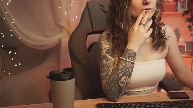 OliviaMcClean online show from 10/30/25, 11:22