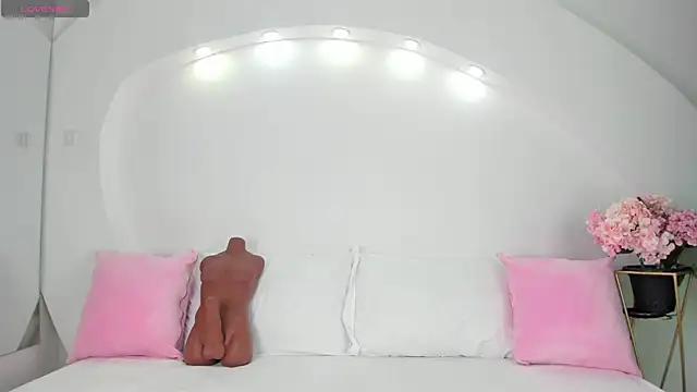 ValeriMilton online show from 10/20/25, 07:14