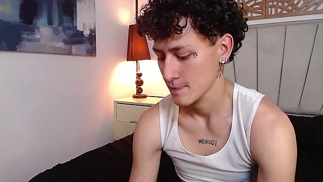 Snapshot of Aria_and_orien chatting on 03/13/25, 05:07 Aria and orien online show from 03/13/25, 05:07