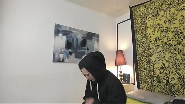 Snapshot of Aria_and_orien chatting on 11/27/25, 11:12 Aria and orien online show from 11/27/25, 11:12