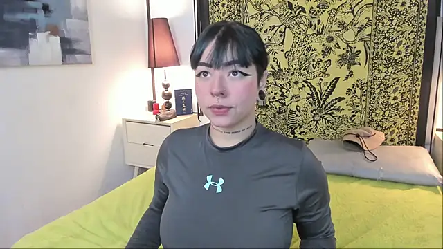 Snapshot of Aria_and_orien chatting on 11/28/25, 11:24 Aria and orien online show from 11/28/25, 11:24