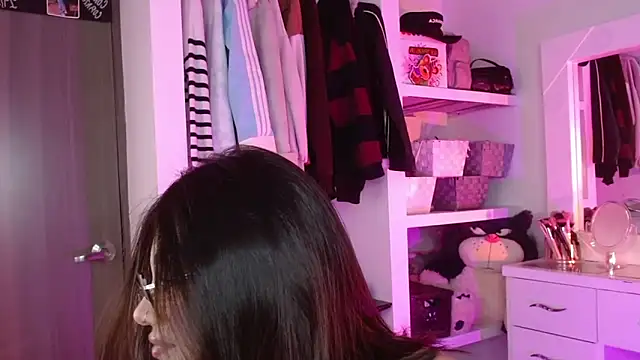 Snapshot of _Camilaaa_ chatting on 09/10/25, 04:01  Camilaaa  online show from 09/10/25, 04:01