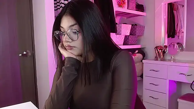 Snapshot of _Camilaaa_ chatting on 09/14/25, 05:50  Camilaaa  online show from 09/14/25, 05:50