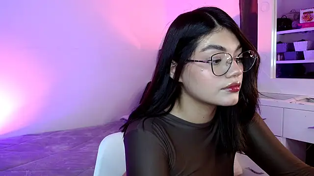 Snapshot of _Camilaaa_ chatting on 10/16/25, 03:07  Camilaaa  online show from 10/16/25, 03:07