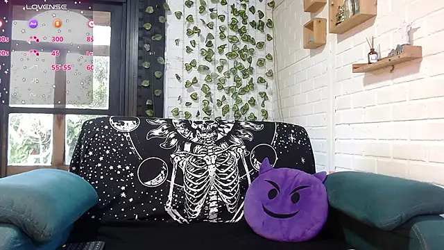 LiraSonnett online show from 11/01/25, 09:17