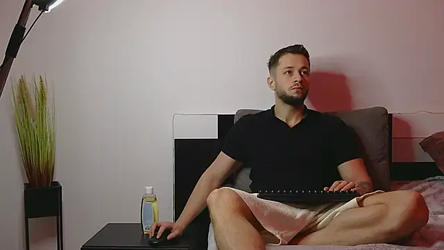 Snapshot of nicholasX1 chatting on 03/17/25, 05:12 nicholasX1 online show from 03/17/25, 05:12