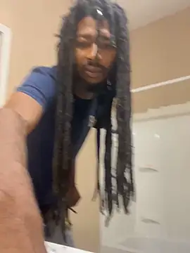 Snapshot of datlongone chatting on 11/08/25, 01:22 datlongone online show from 11/08/25, 01:22