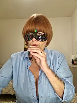 Snapshot of Gattina74 chatting on 10/14/25, 06:42 Gattina74 online show from 10/14/25, 06:42