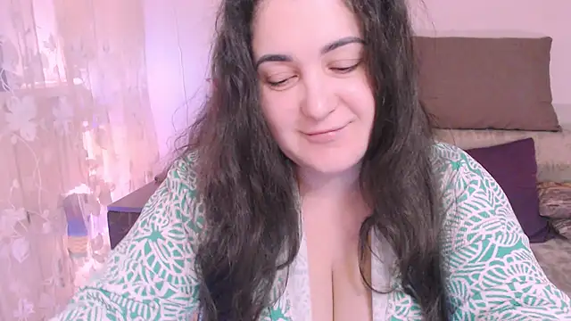 Snapshot of SoftLia chatting on 02/21/25, 08:05 SoftLia online show from 02/21/25, 08:05