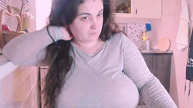 Snapshot of SoftLia chatting on 03/14/25, 04:09 SoftLia online show from 03/14/25, 04:09