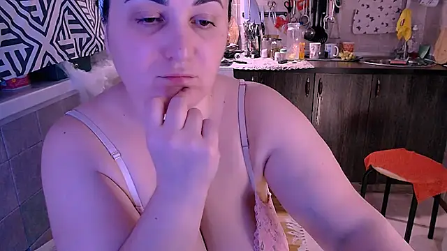 Snapshot of SoftLia chatting on 11/02/25, 11:40 SoftLia online show from 11/02/25, 11:40