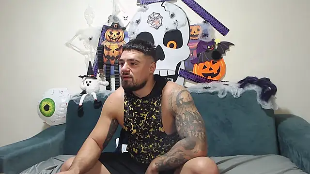 Tiberius hunk online show from 10/27/25, 02:10