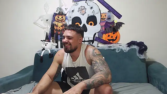 Tiberius hunk online show from 10/28/25, 07:05