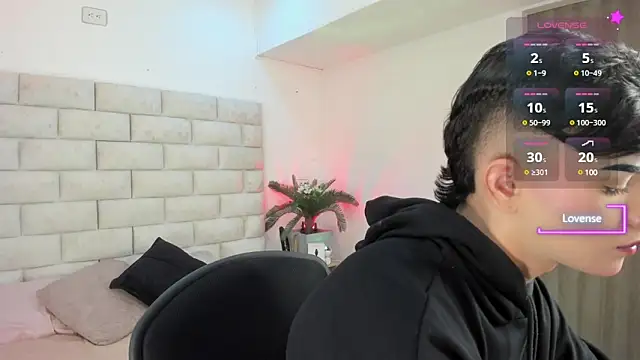 Snapshot of Dylan_Turnerr chatting on 03/11/25, 04:43 Dylan Turnerr online show from 03/11/25, 04:43