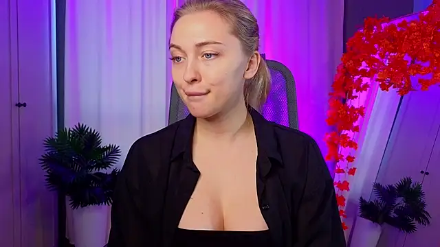 christie luv online show from 11/08/25, 01:11