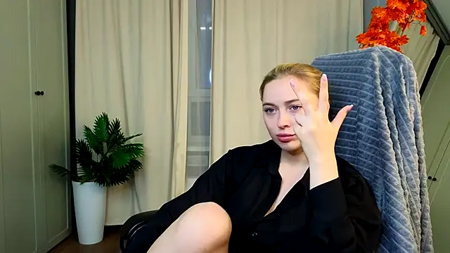 christie luv online show from 11/19/25, 02:28