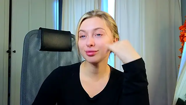 christie luv online show from 11/20/25, 10:15