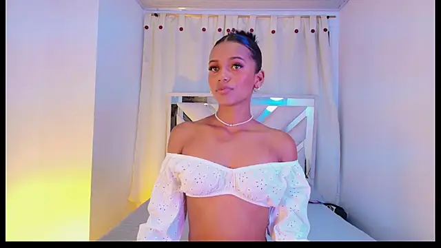 Snapshot of Lia_Taylor1 chatting on 03/13/26, 03:35 Lia Taylor1 online show from 03/13/26, 03:35