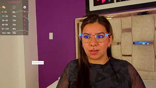 Snapshot of emilyy_cooperr chatting on 04/20/26, 12:19 emilyy cooperr online show from 04/20/26, 12:19