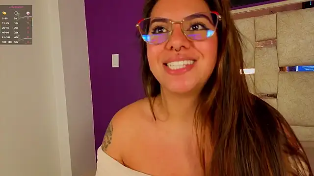 Snapshot of emilyy_cooperr chatting on 04/25/26, 01:41 emilyy cooperr online show from 04/25/26, 01:41