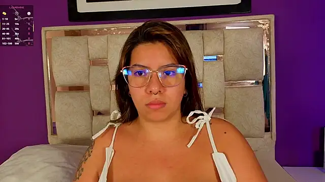 Snapshot of emilyy_cooperr chatting on 05/01/26, 12:10 emilyy cooperr online show from 05/01/26, 12:10