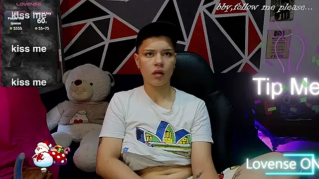 Snapshot of demimoore222 chatting on 11/27/25, 01:57 demimoore222 online show from 11/27/25, 01:57