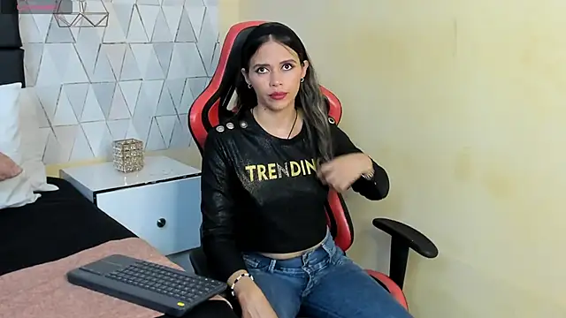 LiliJensen online show from 11/26/25, 08:10