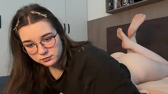 BeeBlossom online show from 03/21/25, 03:24