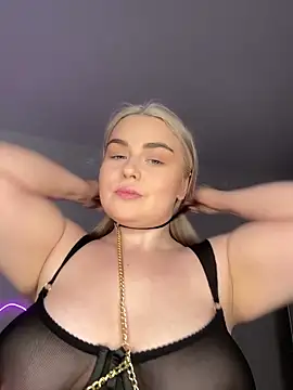 Snapshot of April_Vancee chatting on 03/08/25, 12:30 April Vancee online show from 03/08/25, 12:30