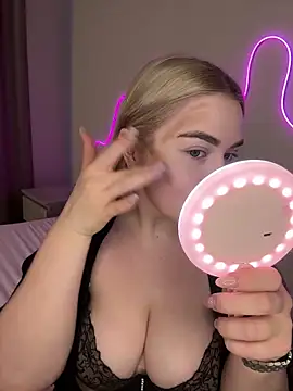 Snapshot of April_Vancee chatting on 03/13/25, 06:37 April Vancee online show from 03/13/25, 06:37