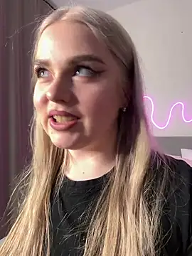 Snapshot of April_Vancee chatting on 03/20/25, 03:04 April Vancee online show from 03/20/25, 03:04