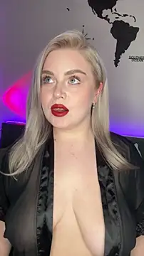 Snapshot of April_Vancee chatting on 10/08/25, 02:04 April Vancee online show from 10/08/25, 02:04