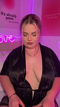 Snapshot of April_Vancee chatting on 06/26/26, 05:06 April Vancee online show from 06/26/26, 05:06
