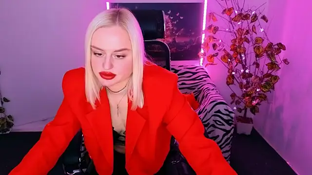 Snapshot of Miss_Alice_Silver chatting on 11/07/25, 04:18 Miss Alice Silver online show from 11/07/25, 04:18