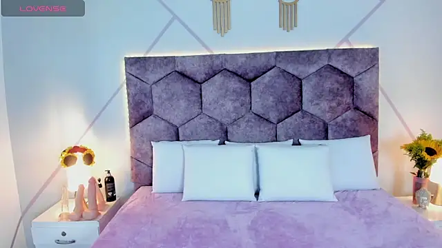 aurora collinss  online show from 10/26/25, 01:28